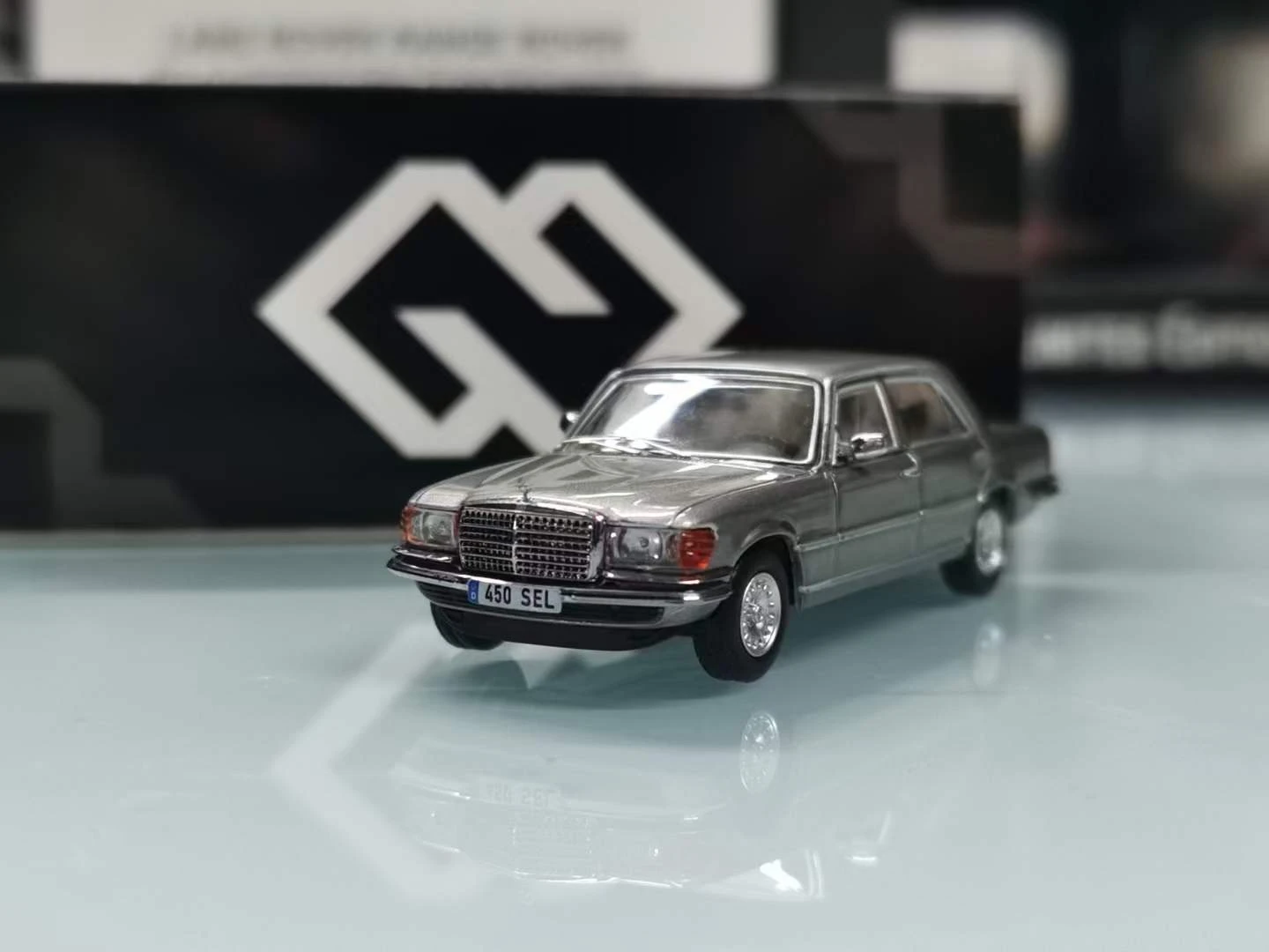 MaxWell 1:64 1976 S 450SEL W116 Metal Gray /Green Blue limited699 Diecast Model Car