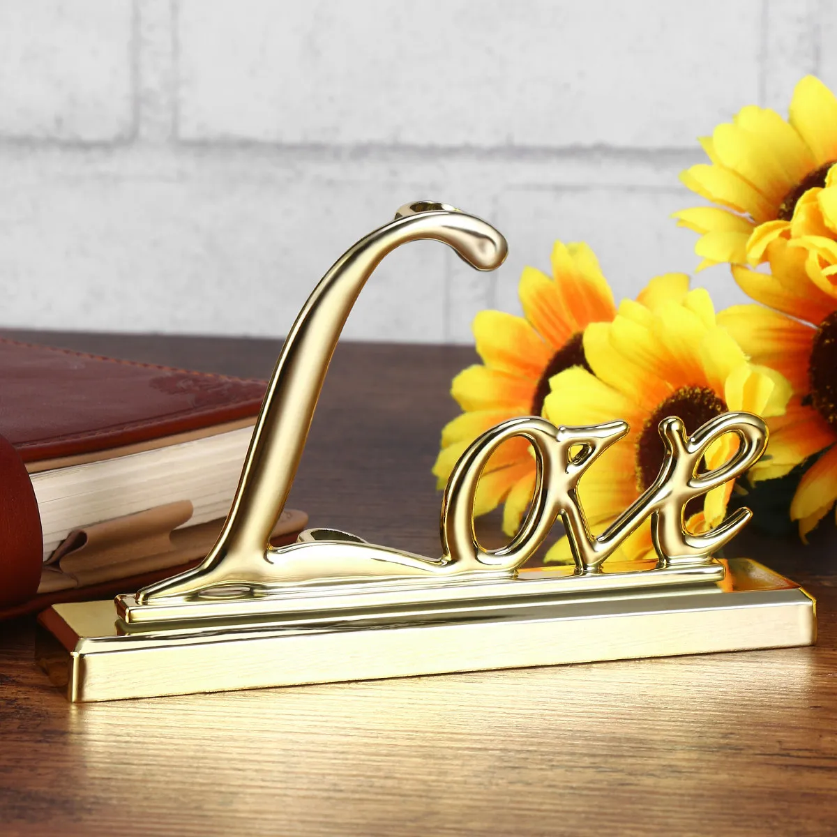 conjunto-de-canetas-de-casamento-luxuosas-banhadas-a-ouro-para-assinaturas-de-convidados-inclui-placa-gravada-com-palavra-'amor'-suporte-com-detalhes-em-cristal-e-metal-premium