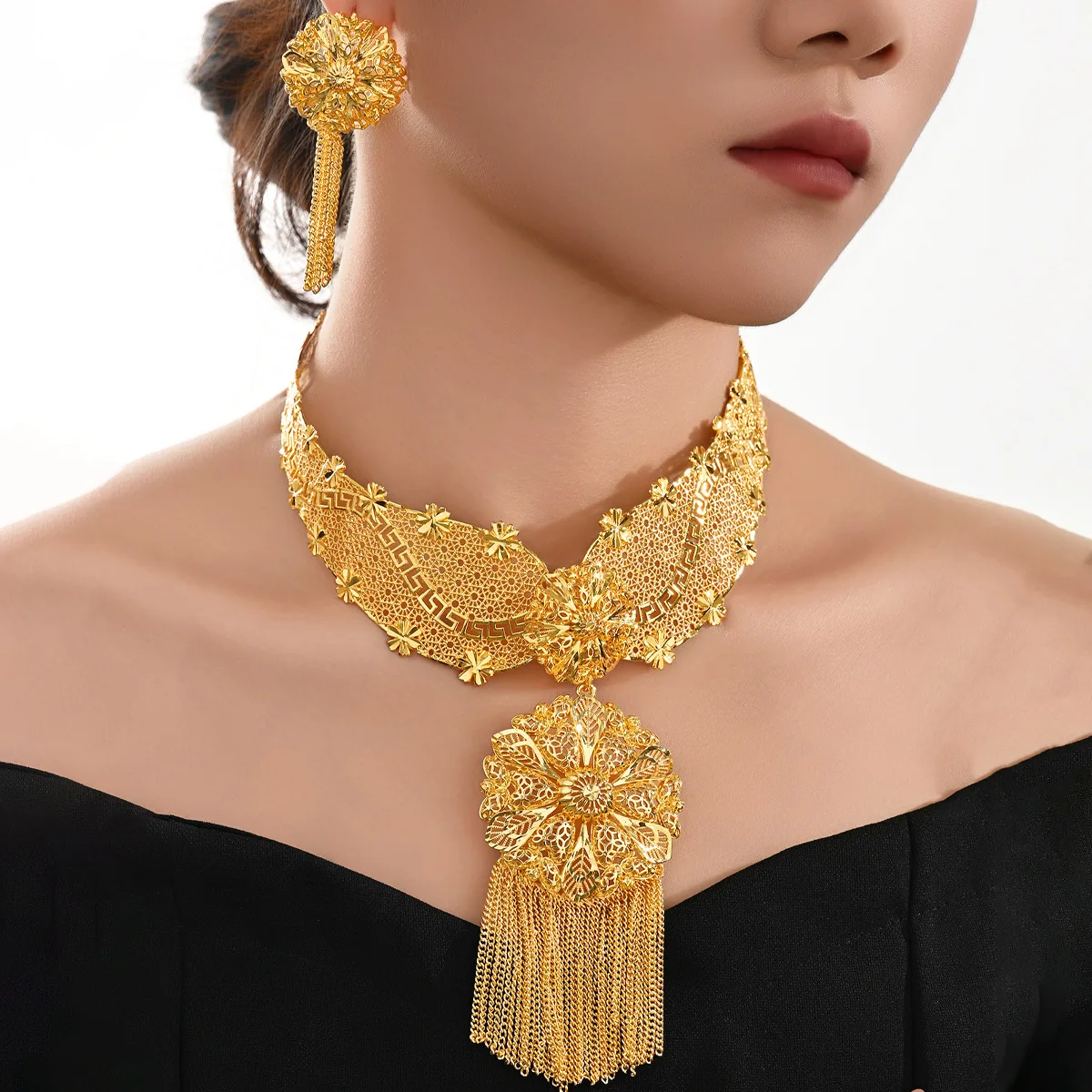 9999 gold jewelry set featuring African floral tassels. Saudi women's necklace and earrings set.
