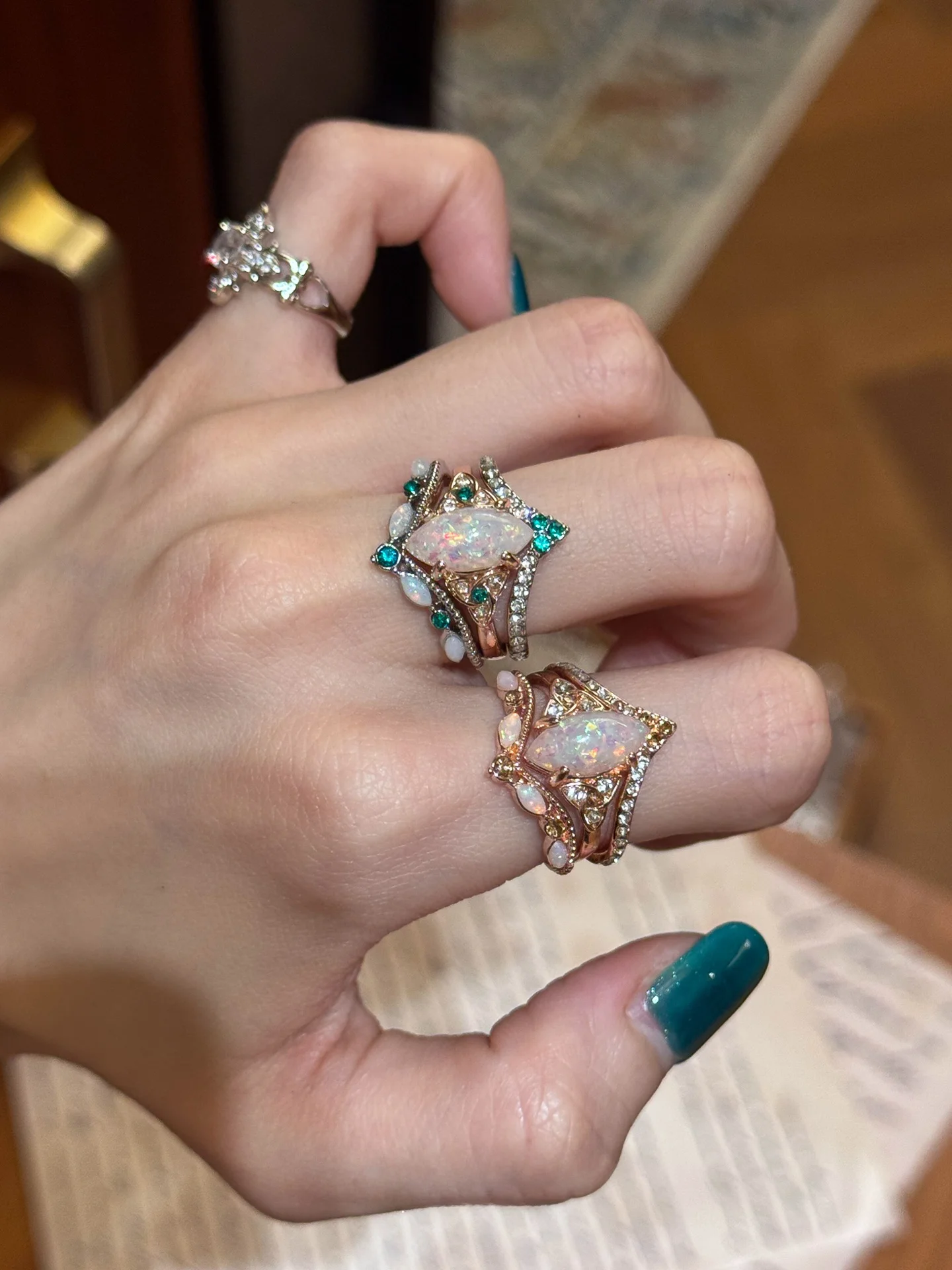 

Retro 19th Century Rose Gold Opal Stone Multi-layer Relief Craft Court Style Ring Finger Ring Elegant Square Shape Jewelry