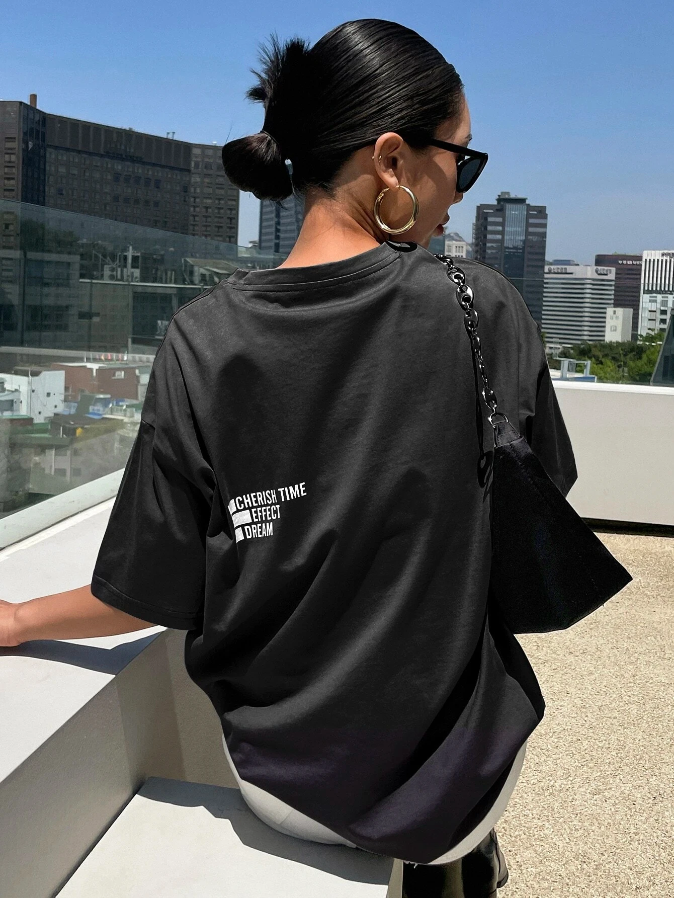 Übergroßes Streetwear-Buchstaben-bedrucktes Rundhals-Kurzarm-T-Shirt Lässiger einfacher Stil Damen-Sommer-Kurzarm-T-Shirt