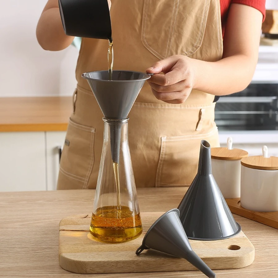 Kitchen triangle separatory funnel PP plastic multi-specification auxiliary separator set for filtering wine leakage.