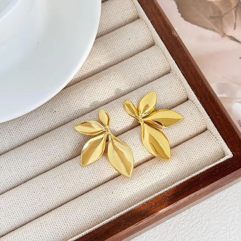 1Pair Flower Leaf Stud Earrings For Women, Botanical Statement Earrings, Elegant Jewelry For Daily And Party Outfits