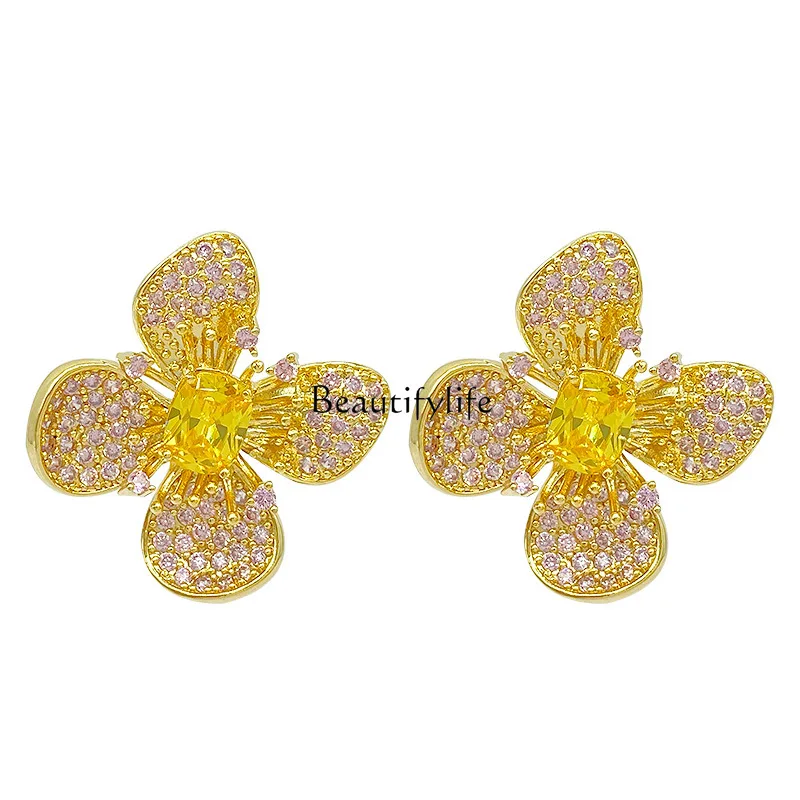 

Three-dimensional crystal flower stud earrings, heavy industry micro-inlaid high-end earrings, elegant temperament