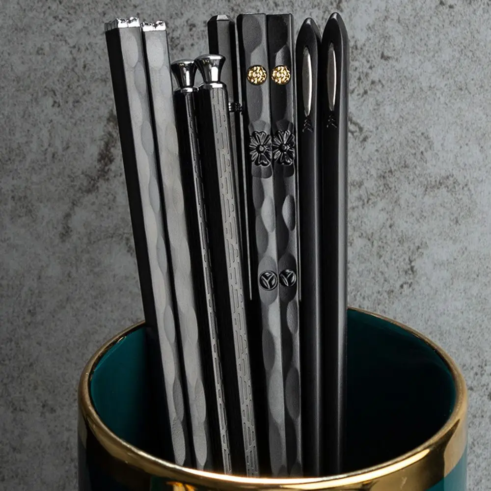 5 Pairs Reusable High-temperature Non-slip Sushi Noodles Eating Sticks Alloy Chopsticks Chopsticks Tableware