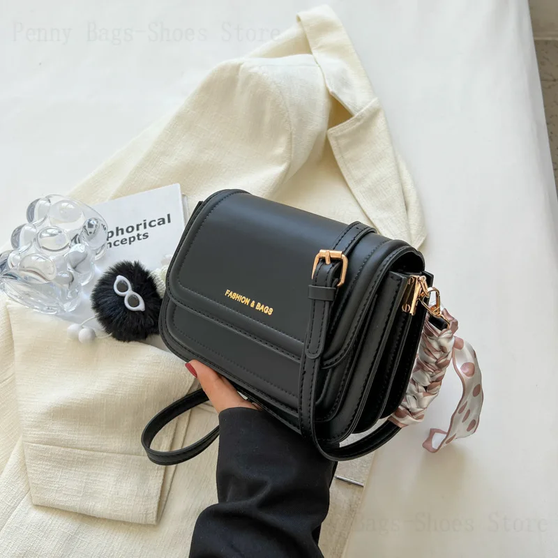 2024ใหม่กระเป๋าแฟชั่นทรงสี่เหลี่ยมขนาดเล็ก INS Crossbody อเนกประสงค์ของผู้หญิงกระเป๋าสะพายไหล่สไตล์ตะวันตกที่เรียบง่ายฤดูใบไม้ร่วง