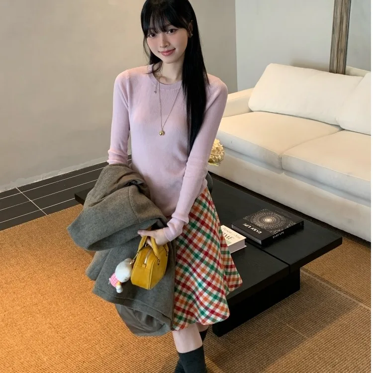 

Chic round Ne Sweater Top And Plaid Skirt Two Piece Set for Women Sweet And Gentle Sle Winter Ready Faion Set