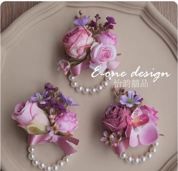 

Лес Европейская свадьба свадьба корсаж невеста жених отец мама жених запястье цветок церемония открытия собрание