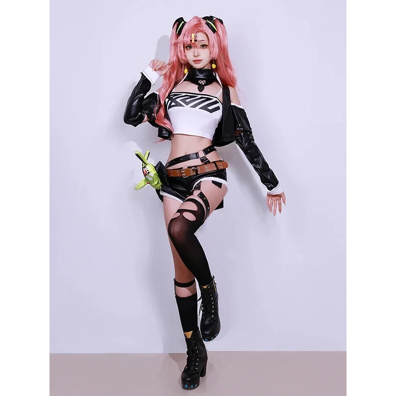 ニコール・デマラによるゲーム「ゼローズ・リーマル」のコスプレ衣装、ハロウィンアニメ展示会パーティーに最適