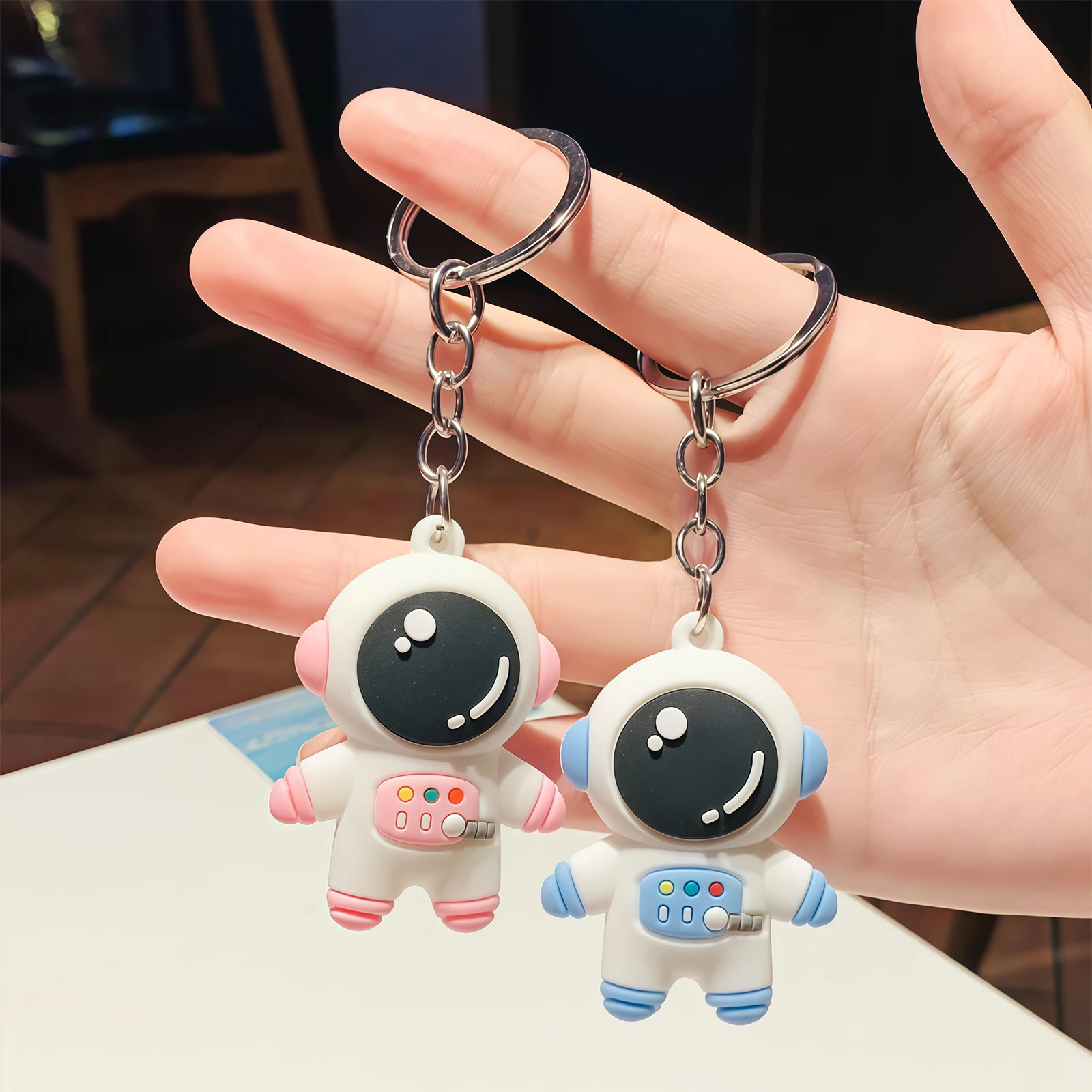 Astronaut Keychain – Cartoon Silicone Spaceman Car Keyring | Cute Couple Gift for Bags & Backpacks