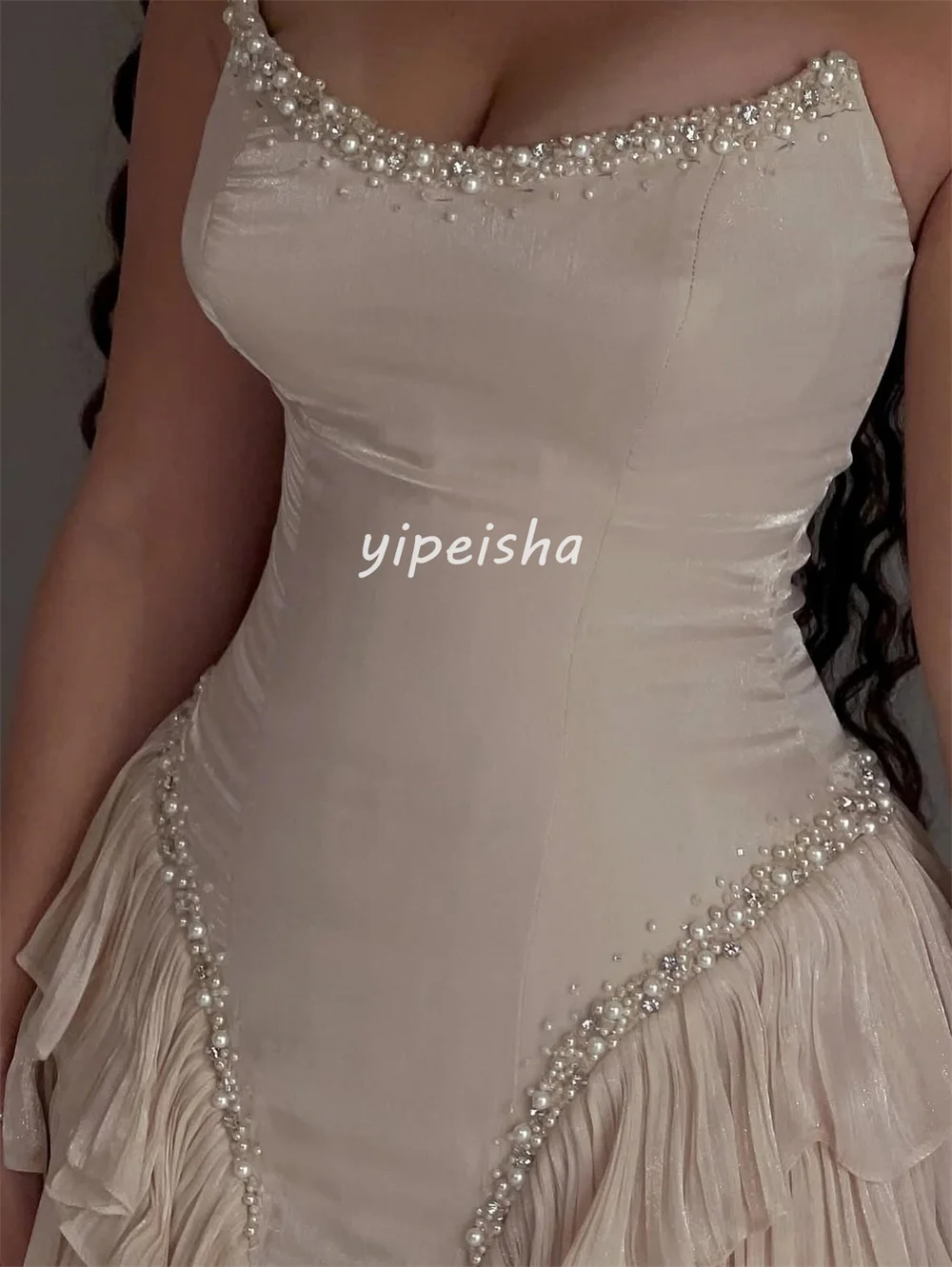 カスタマイズされた複雑なマッチングプリーツティアードパールラインストーンAラインストラップレスロングドレスオーダーメイドオケージョンドレス高品質