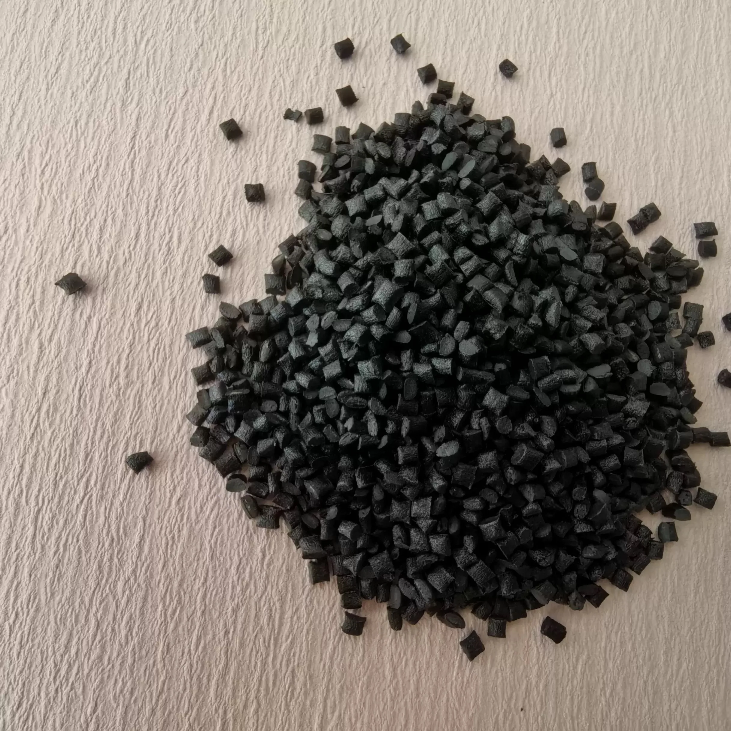 Spot PEEK Black with Fiber High Temperature Resistance High Rigidity Stable Performance Polyetheretherketone Plastic Particles