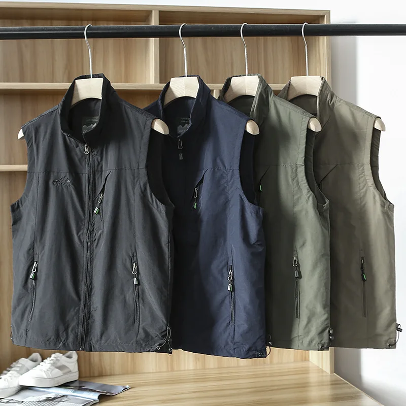 Men's workwear with multiple pockets, standing collar, camisole, fishing vest, vest, and horse clip