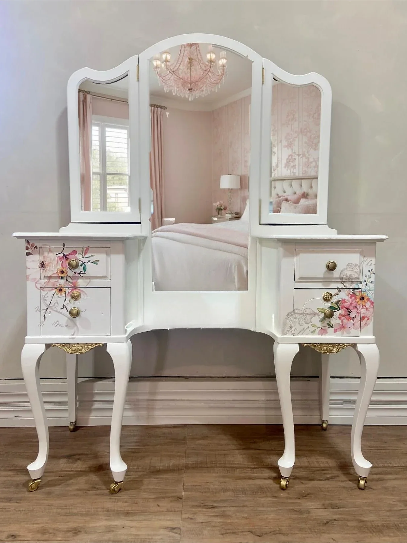 

ls 42French Light Luxury Hand-painted Bedroom Dressing Table American Hand-carved Makeup Table With Mirror