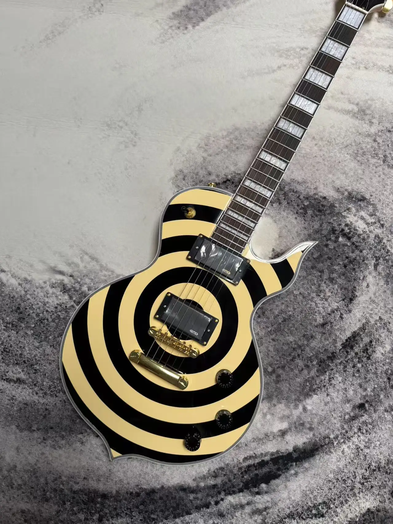 Special Contour Solid Body Electric Guitar, Black‑Cream Concentric Circle Target Finish, Gold Hardware, Dual High‑Output Humbuck