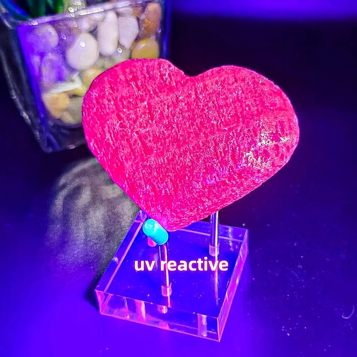 

Red Corundum Heart Carving, Hand Carved Polished Natural Crystal, Healing Reiki Stone Mineral Specimen Home Decor Ornament Gift