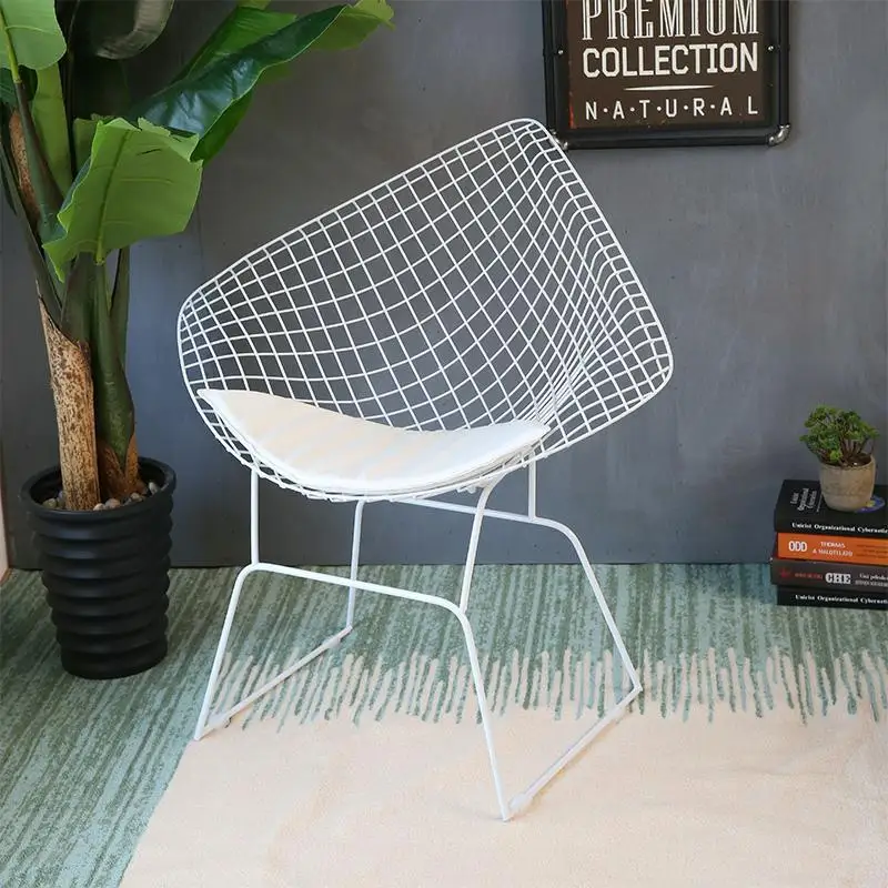 European Style Wrought Iron Sofa Chair Leisure Outdoor Metal Designer Chair Simple Hollow Wire Mesh Chair Creative Back Chair