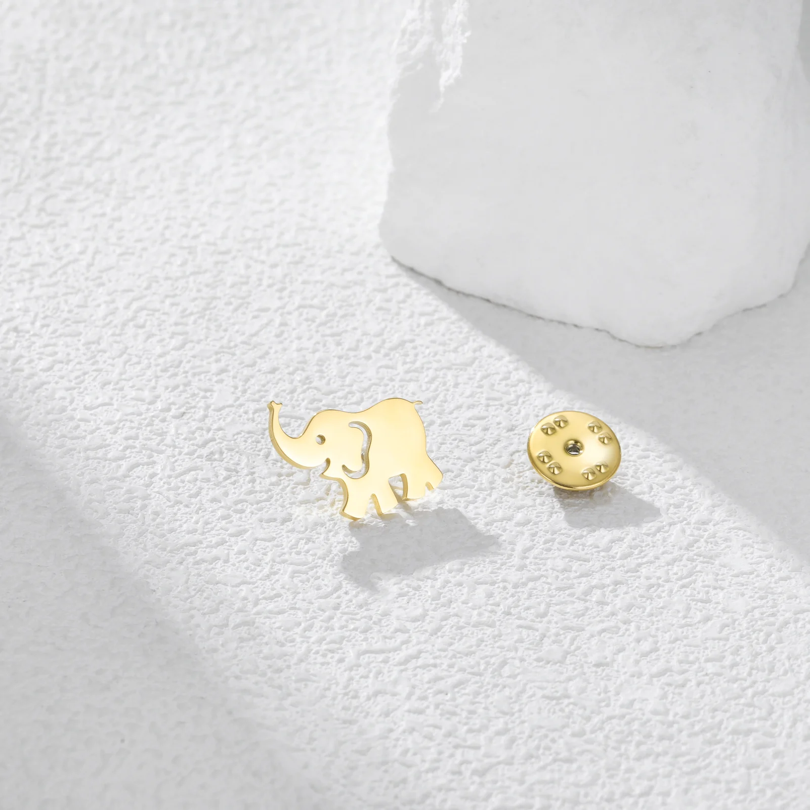 Unift Metal Elephant Brooch Stainless Steel Brooch for Women and Men Fashion Animal Pin Clothing Jacket Accessories Jewelry Gift
