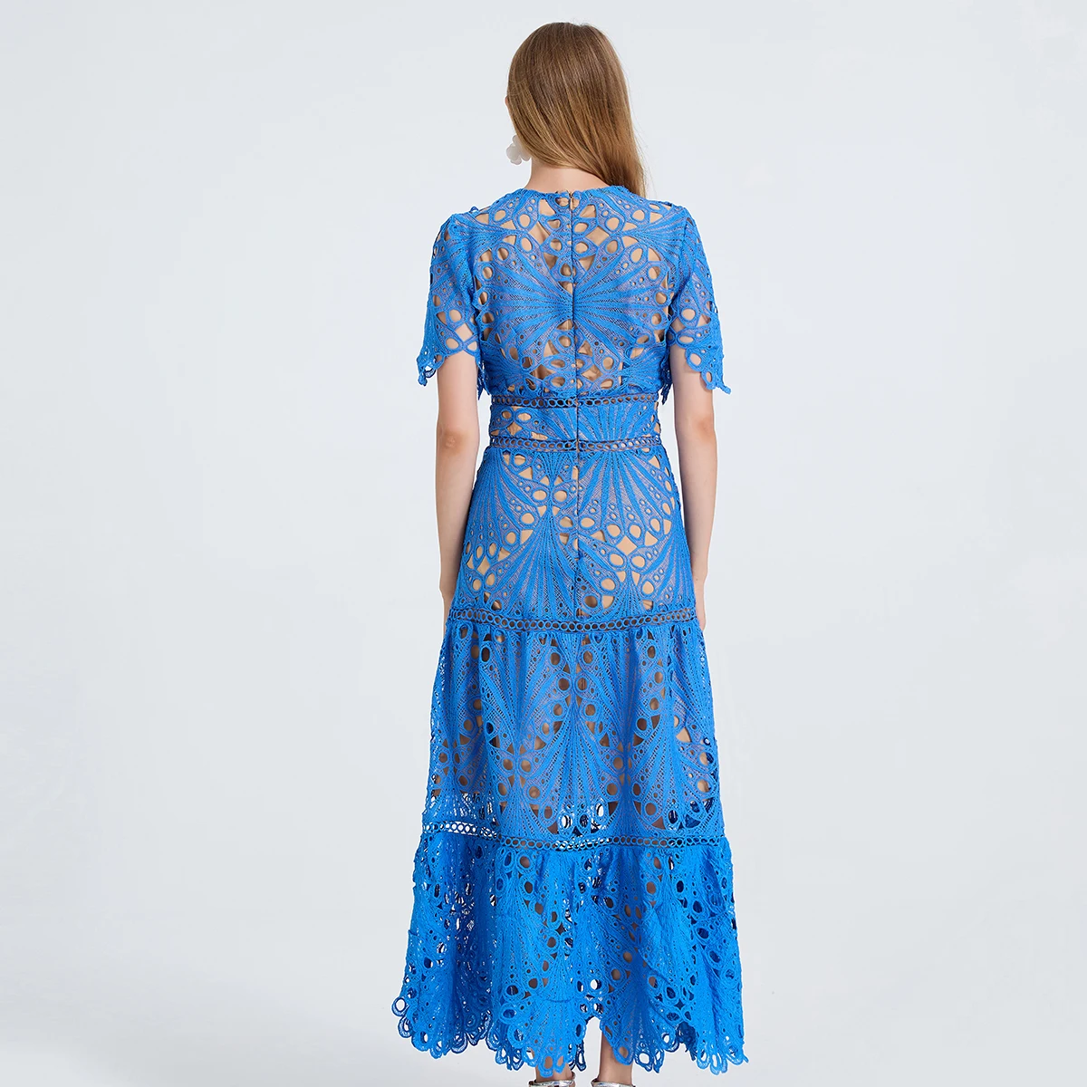 Abito arricciato con pannelli in pizzo scavato artigianale pesante di eleganza francese Gonna svasata a maniche corte a vita alta aderente