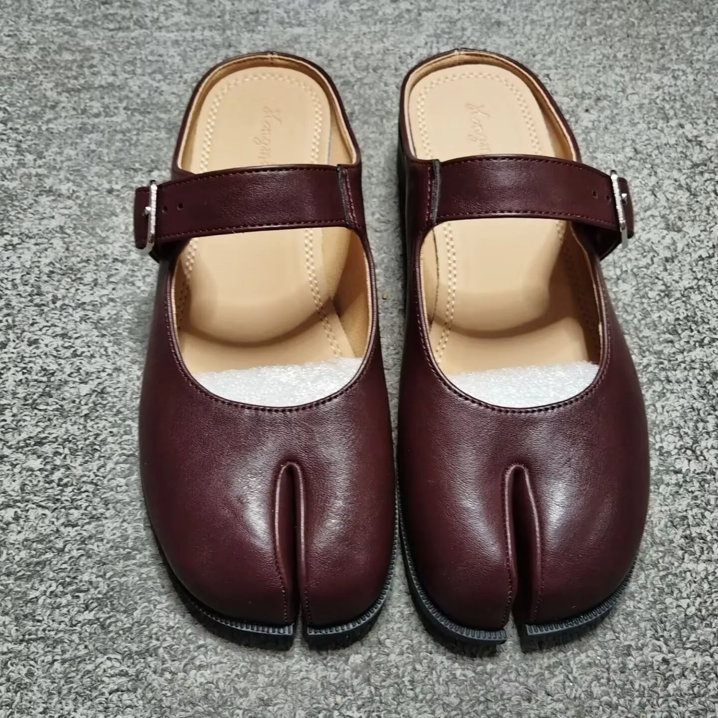 

IPPEUM Burgundy Tabi Shoes For Women 2026 New Fashion Ballet Flats Split Toe Footwear Mules