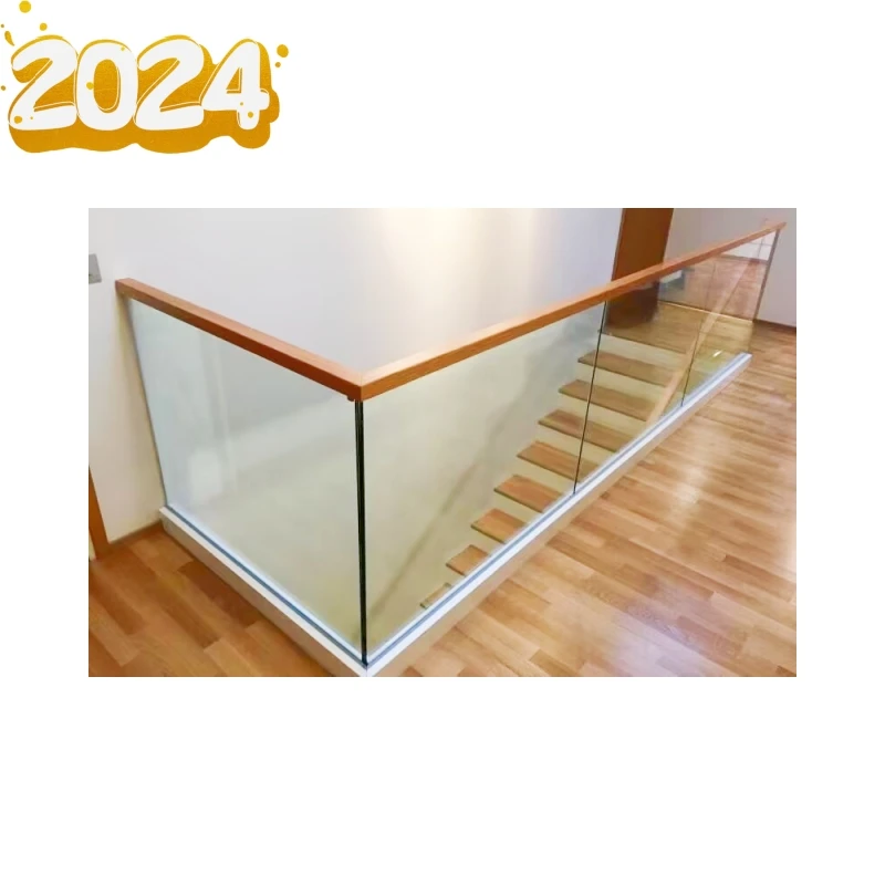 balustrady szklane z drewnem – nowoczesne rozwiązania dla balkonów i tarasów w stylu minimalizm