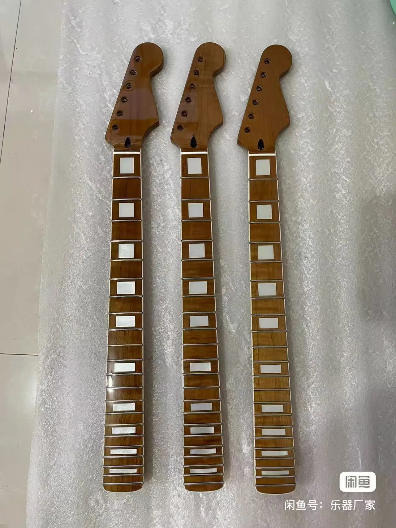 

Tiger-striped white square inlaid fully baked maple electric guitar neck, tail 5.5cm