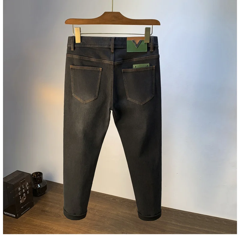 

Легкие роскошные модные мужские джинсы высокого класса на осень 2023 года, толстые и модные повседневные облегающие эластичные джинсовые брюки с маленькими штанинами.