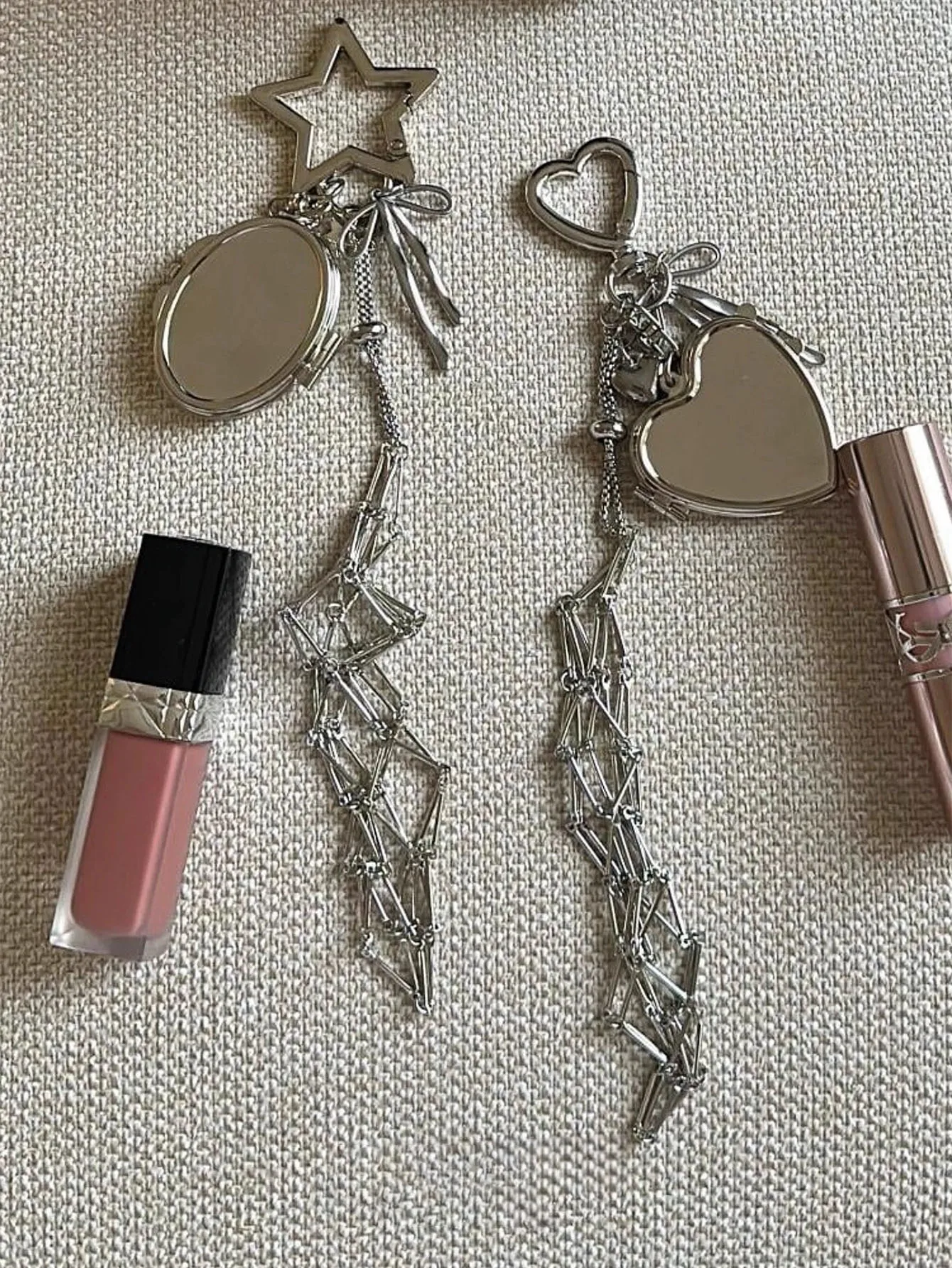 2 Creative Hanging Decorations with Heart and Star Pendants, Mesh Lipstick Storage Bags, Stainless Steel Lip Balm Pouches, Metal Keychains, Women's Gifts