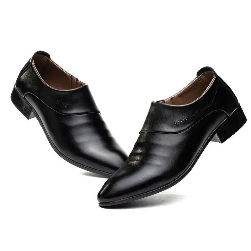

Простая черная дышащая социальная обувь для мужчин, вечерние слипоны, элегантные и классические, дешевые, итальянские, недорогие, мужские модельные туфли