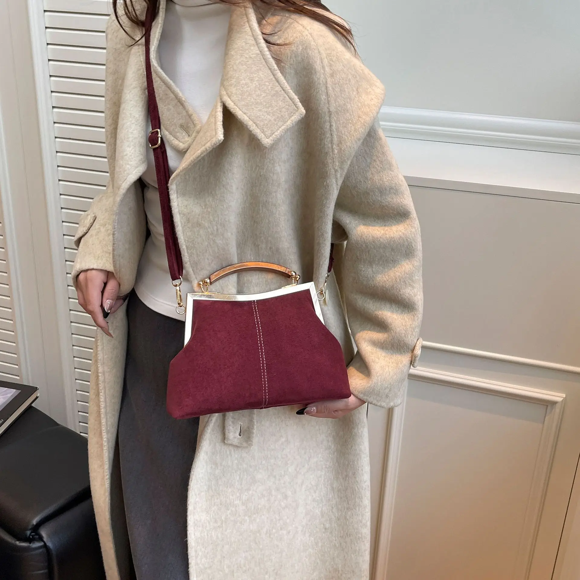 Retro matte suede velvet shell single-shoulder bag for women, color-blocking and patchwork hand-held crossbody bag