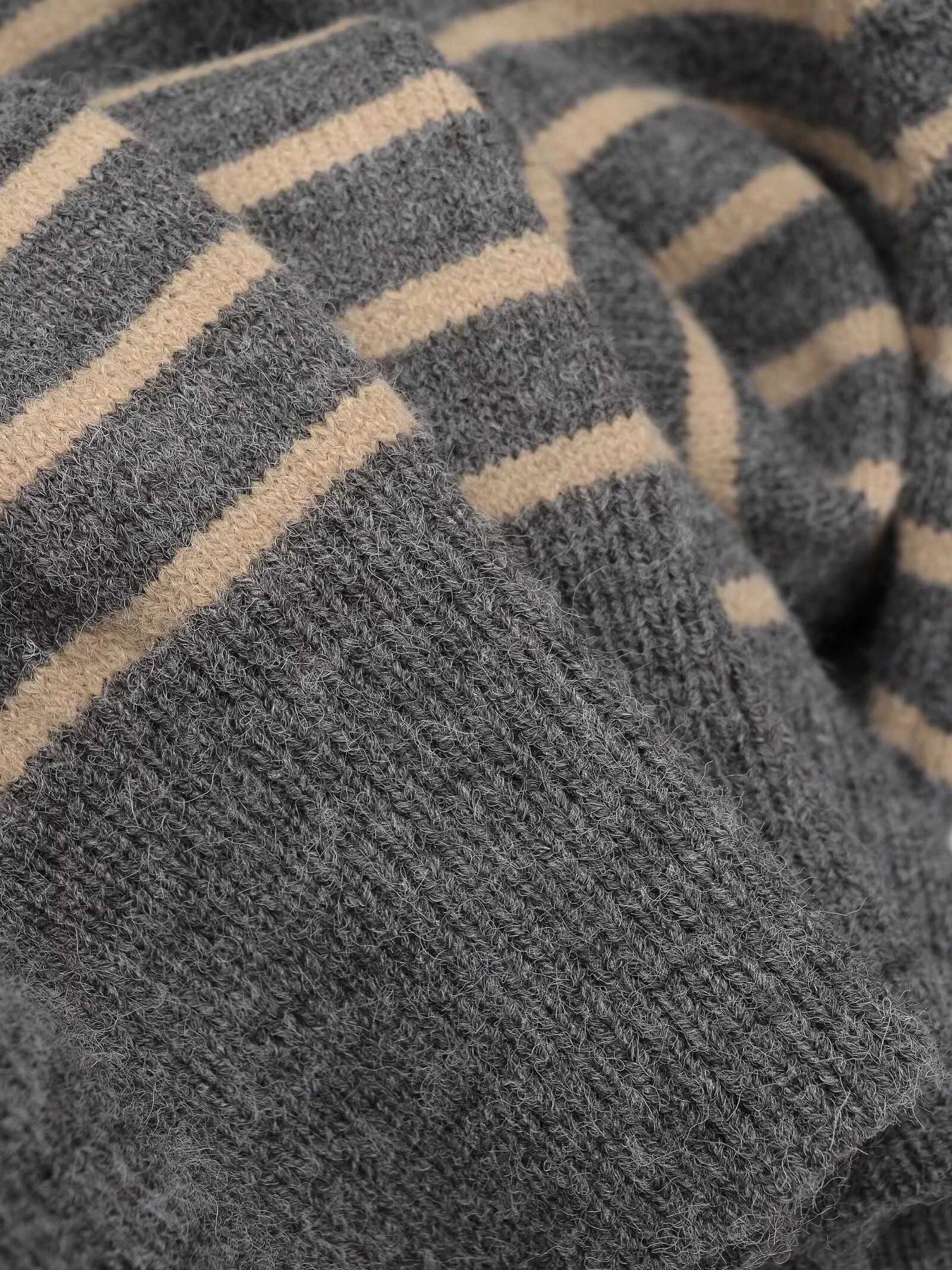 秋の新作レディース服 フレンチ風ゆったりシングルブレスト丸首長袖ストライプニットジャケット