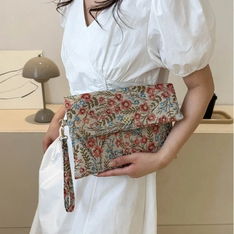 Ethnic Style Clutches Summer New Women Handle Wrist Bags Fragmented Flower Letter Envelope Ladies Clutch Bag Trend Wristlet Bags