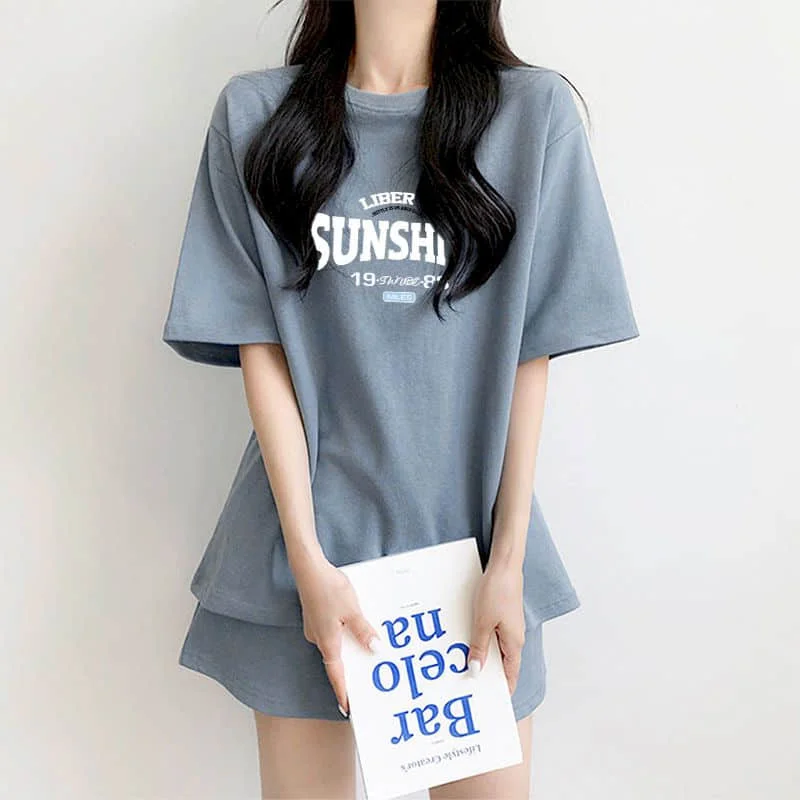 女性用2ピーススポーツショーツセット,ルーズカジュアルパンツ,半袖Tシャツ,スポーツスーツ,夏服,韓国スタイル