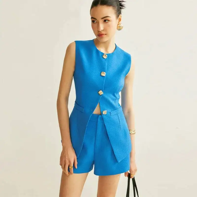 ชุดเสื้อคลุมแขนกุดทรงสลิม กางเกงขาสั้นเอวสูง ผู้หญิง เสื้อคอโอ กระดุมแถวเดียว ชุดสูทผู้หญิงสุดหรู ใหม่ล่าสุด ซัมเมอร์ 2025