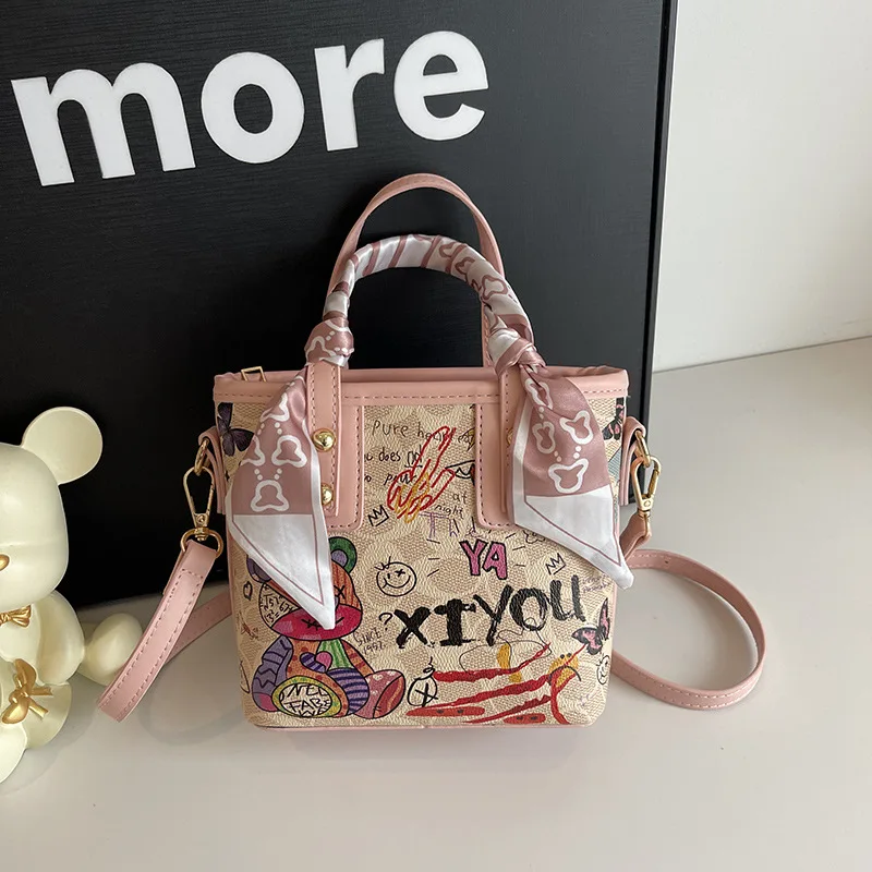 

2025 New Women's Graffiti Print Small Handheld Crossbody Shoulder Bag Fashion Trendy Casual