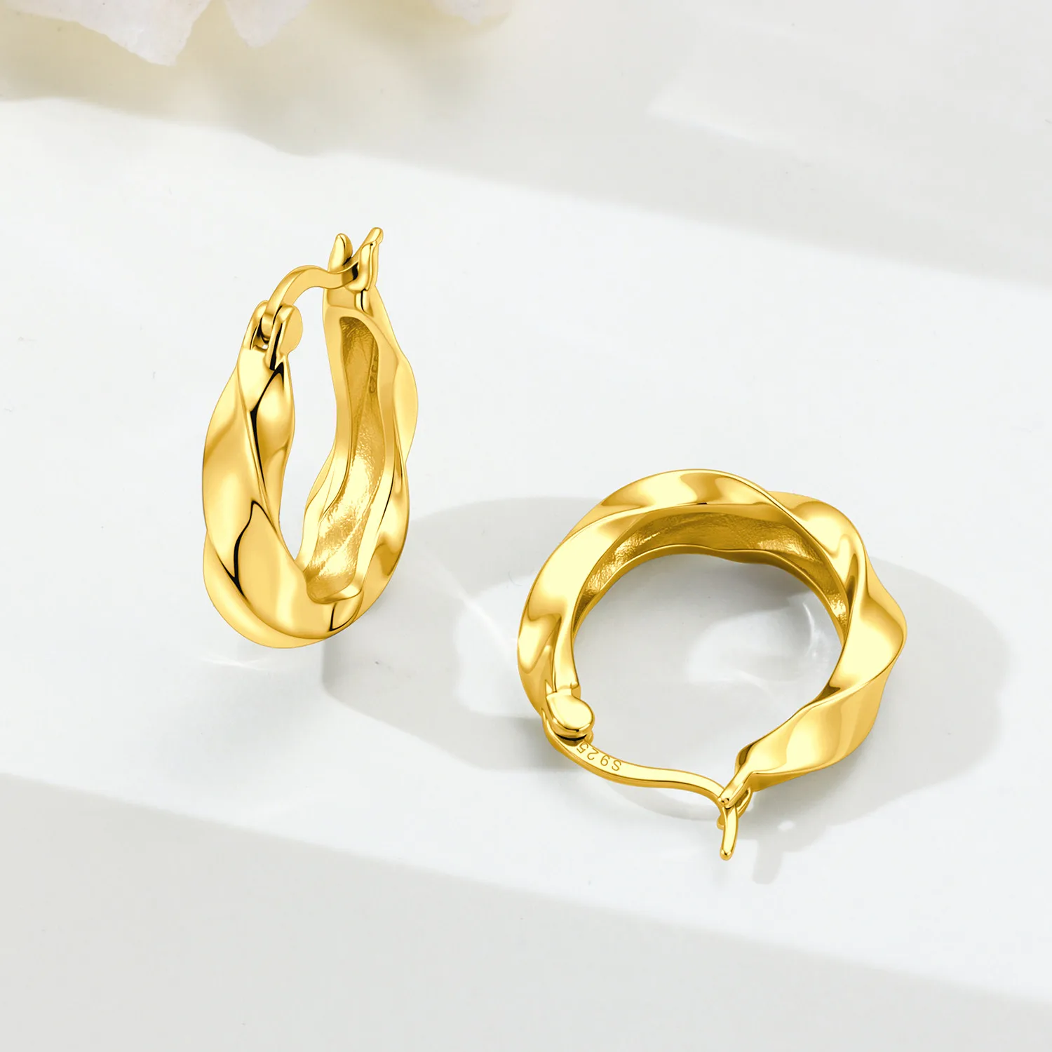 14K Gold Plated 925 Sterling Silver Twisted Wavy Huggie Hoop Earrings Textured Irregular Oval Ear Buckle Jewelry Gifts for Women