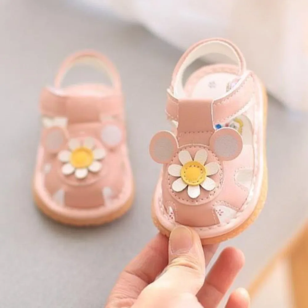 Cute Soft Bottom Summer Kids Shoes Leathers Hollow Out Flower Children Sandals Anti-slip with Sound Baby Sandals Newborn