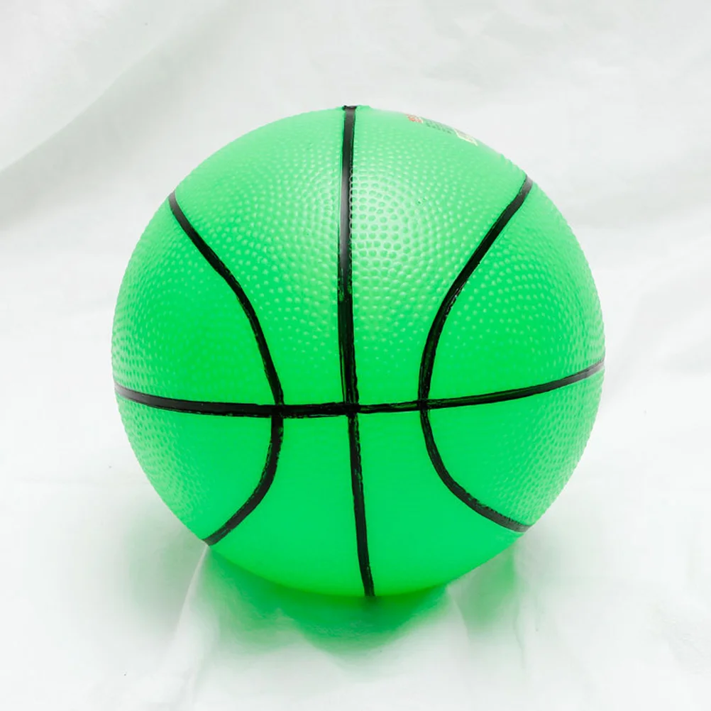 2個入り 子供用バスケットボールプレイセット 頑丈なPVCボール 無限の楽しみを提供 簡単に持ち運べるボール 子供のアクティブな遊びに プール 庭 公園で ランダム