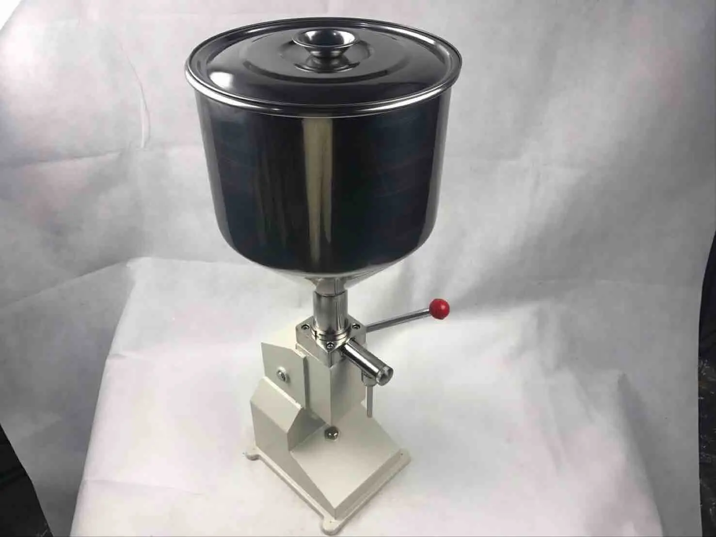 A03 Manual  Filling Machine Cosmetic Cream Paste Liquid High Precision Handle Operate Stainless Steel Bottling Equipment 5-50ml
