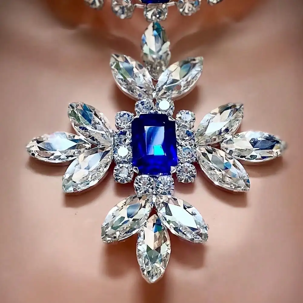 Große geometrische Anhänger-Halskette, Red-Carpet-Schmuck, auffällige Dubai-Strass-Choker-Kette für Damen, Party – Detail 6
