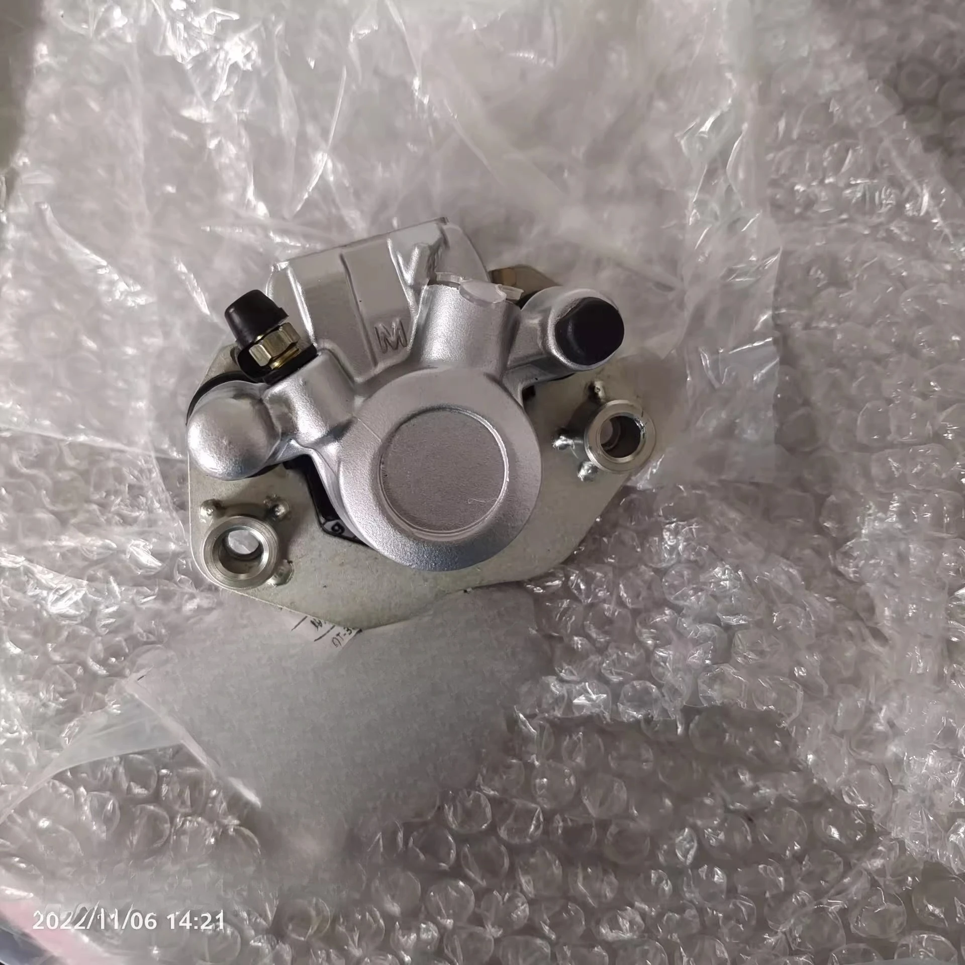 

1 шт. для Peugeot Django QP150T-C(2C)(3C) двухцептурная тормозная система передние и задние суппорты