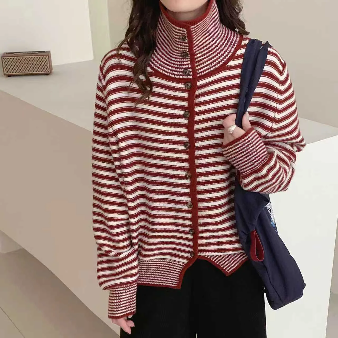 秋冬ストライプハイカラーニットウェアレディースルーズスリムトップシングルボタン怠惰なスタイル快適なカジュアルセーター