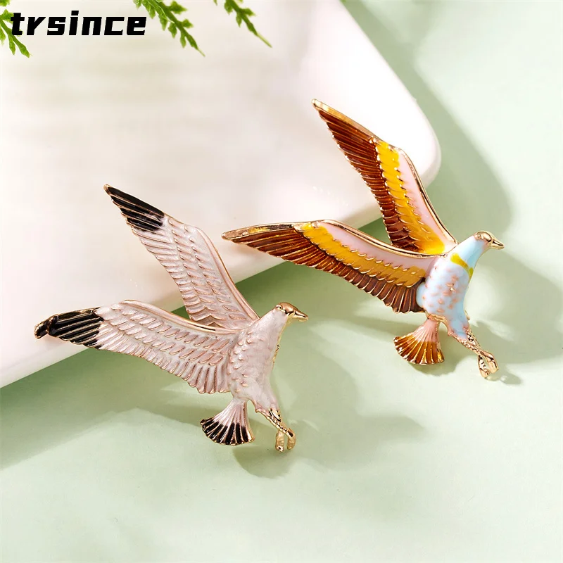 Flying Eagle Brooch for Man Woman Clothes Decoration Animal Bird Pin Party Corsage Brooches Gift Women Clothing Accessories