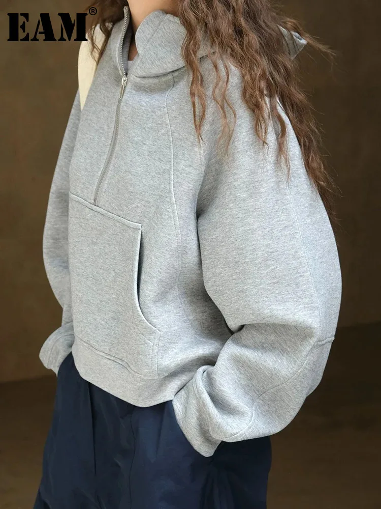 [EAM] Gray Pocket Casual Shaped Sweatshirt New Hooded Long Sleeve Women Big Size Fashion Tide Spring Autumn 2023 1DH6729