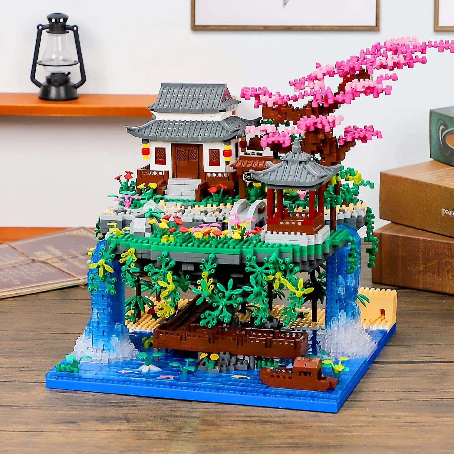 MOC Peach Blossom Pool Mini Building Block Set Chinese Architecture Cherry Bonsai Japanese Cherry Tree House Lantern Gift Toy 