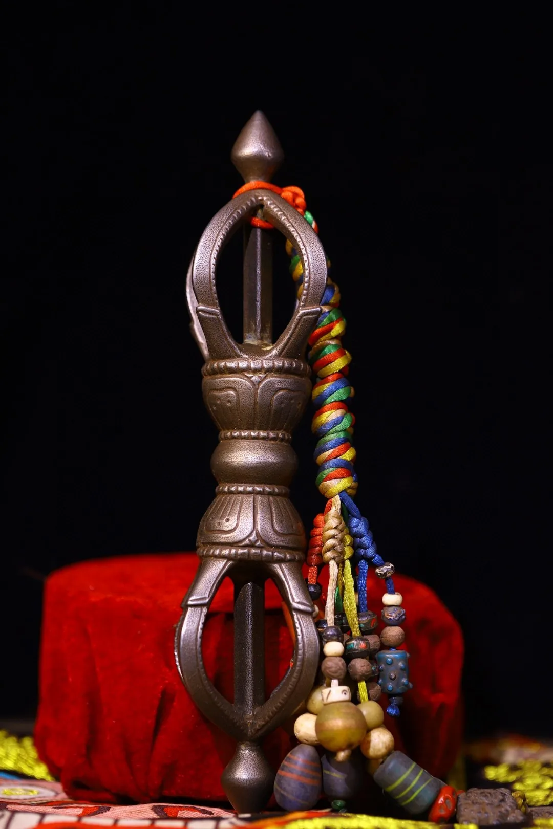 Tibetan Tianxuan iron chisel engraved with seven strands of Dorje's demon-subduing pestle, hand-beaten old Dharma, Buddhist hall