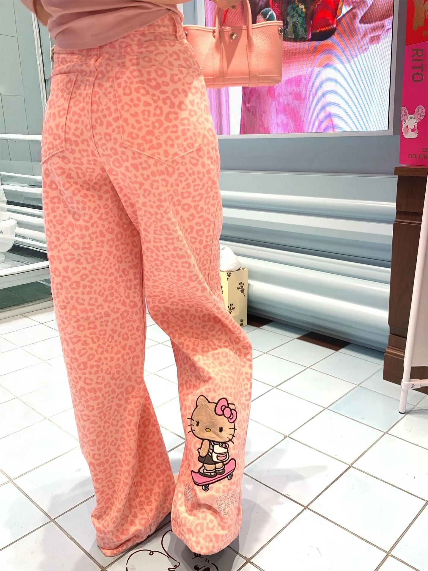 

Джинсы Xuekeke с розовым леопардовым принтом и украшениями в виде котят, женские свободные джинсы, весенне-летние длинные брюки