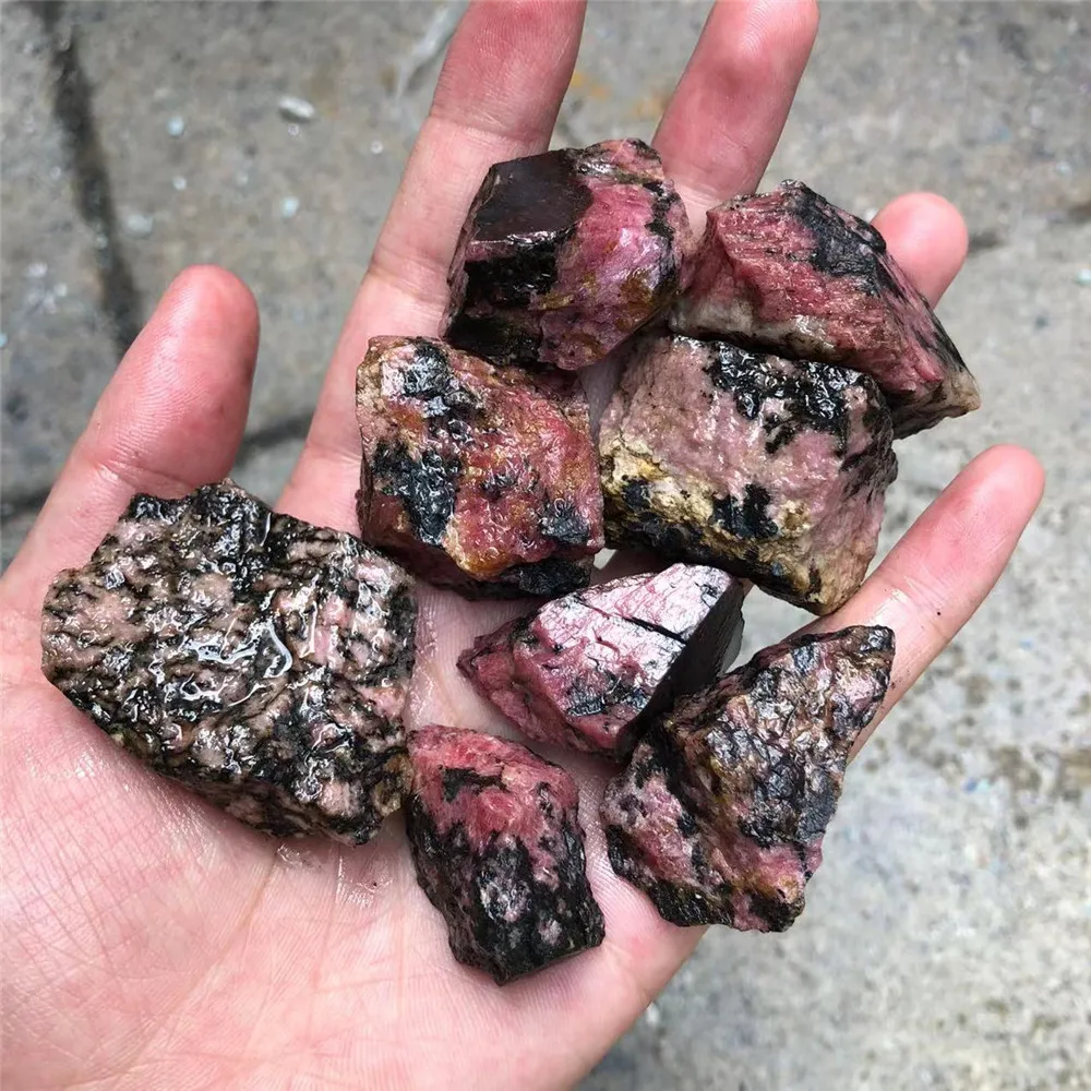 

Natural Rhodonite Raw Stone Crystal Quartz Rough Raw Stone Mineral Specimen Fish TankCourtyard Home Decoration