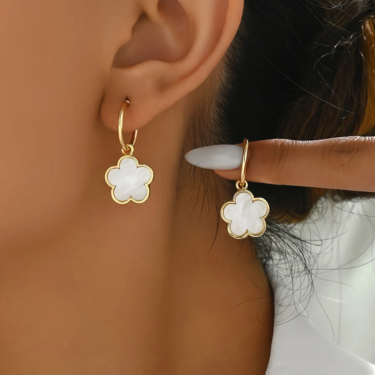 Simple Clover Earrings Zinc Alloy Pendant Earrings with Iron Earrings Versatile Fashion for Everyday and Party Occasions