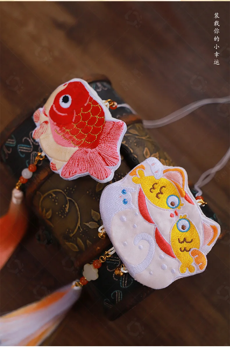 Sachet de cou de poisson rouge brodé, pendentif chat porte-bonheur, accessoires Hanfu, pendentif audipendant